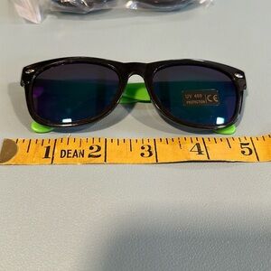 Brand new, Ray-Ban style glasses with blue purple reflection, green*babies*